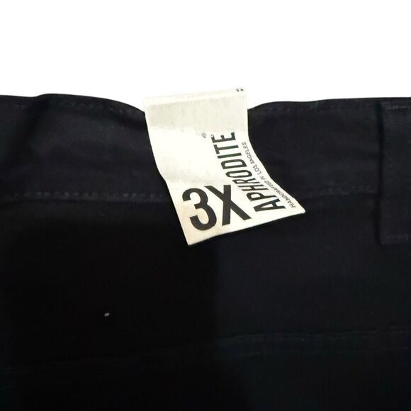 Aphrodite black denim distressed shorts size 3xl - Picture 3 of 4